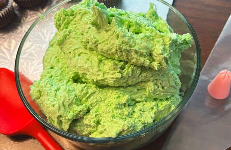 green buttercream icing for crocodile cake